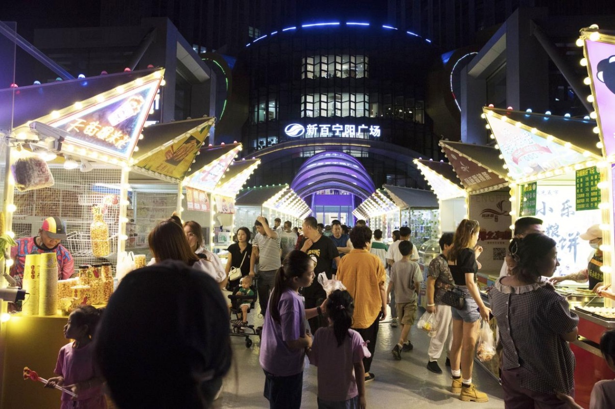 宁夏银川：传统夜市激活“消费新经济”